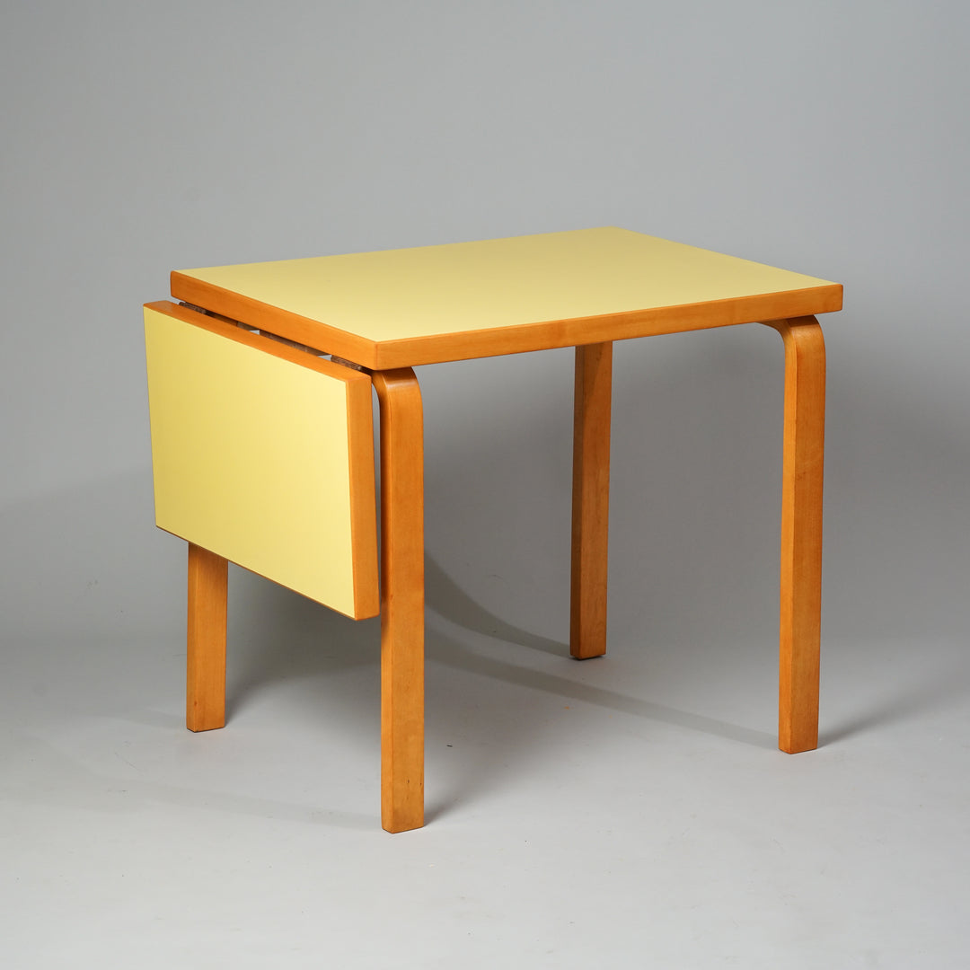 Model DL 82 drop-leaf table, Alvar Aalto, Oy Huonekalu- ja Rakennustyötehdas Ab, 1950s