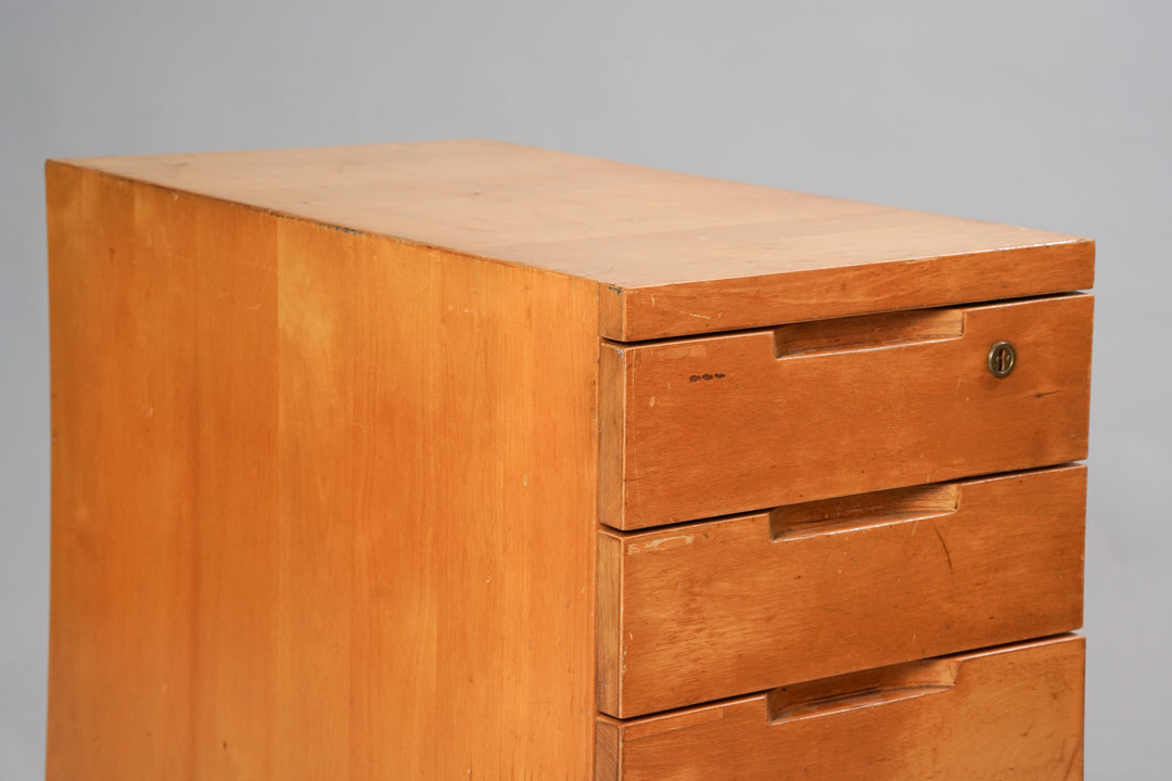 Model B96 chest of drawers, Aino Aalto, Oy Huonekalu- ja Rakennustyötehdas AB, 1930s 