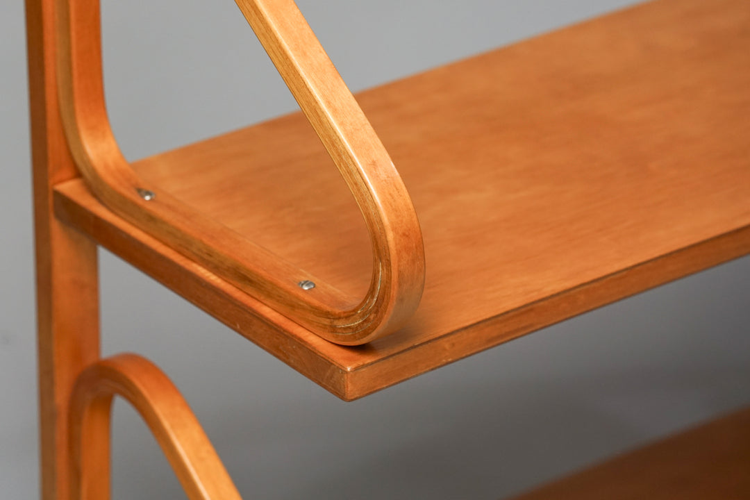 Wall shelfs model 112B-2, Alvar Aalto,  Oy Huonekalu- ja Rakennustyötehdas Ab, 1930s
