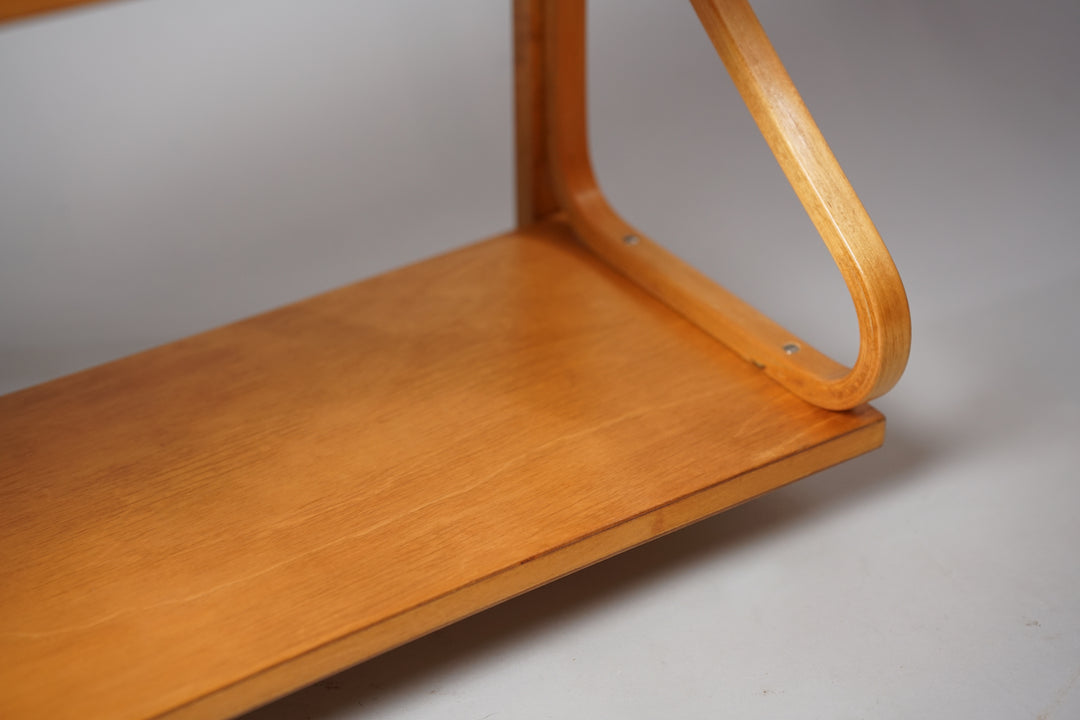Wall shelfs model 112B-2, Alvar Aalto,  Oy Huonekalu- ja Rakennustyötehdas Ab, 1930s