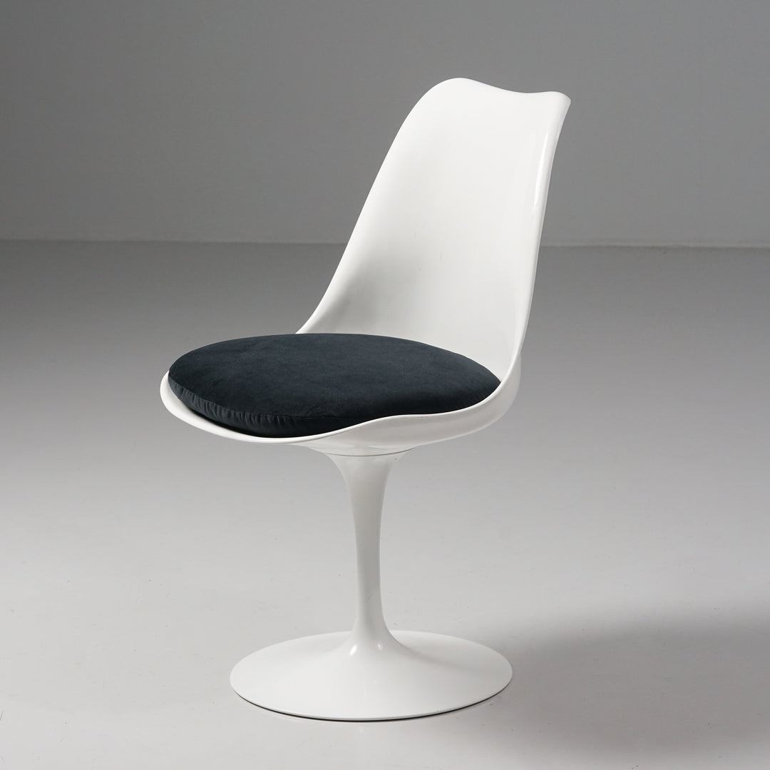 Model Tulppaani chairs (6 pieces), Eero Saarinen, Knoll, Late 20th Century