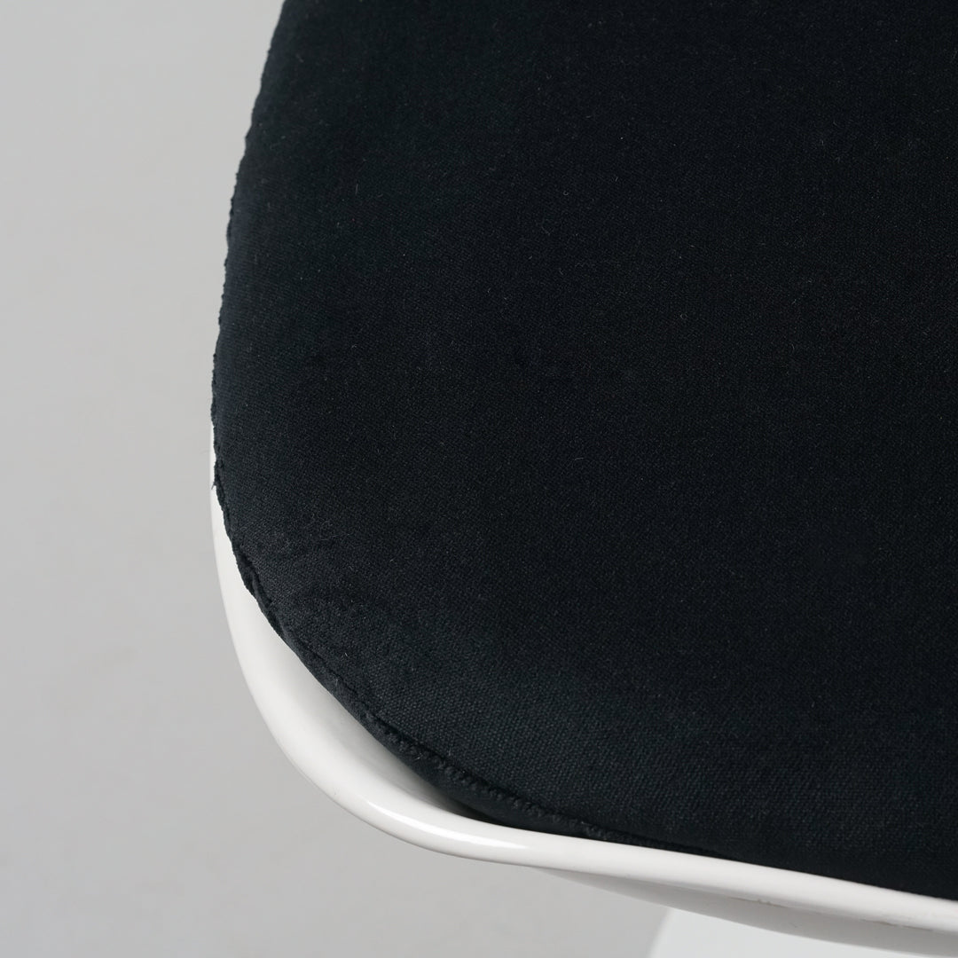 Model Tulppaani chairs (6 pieces), Eero Saarinen, Knoll, Late 20th Century