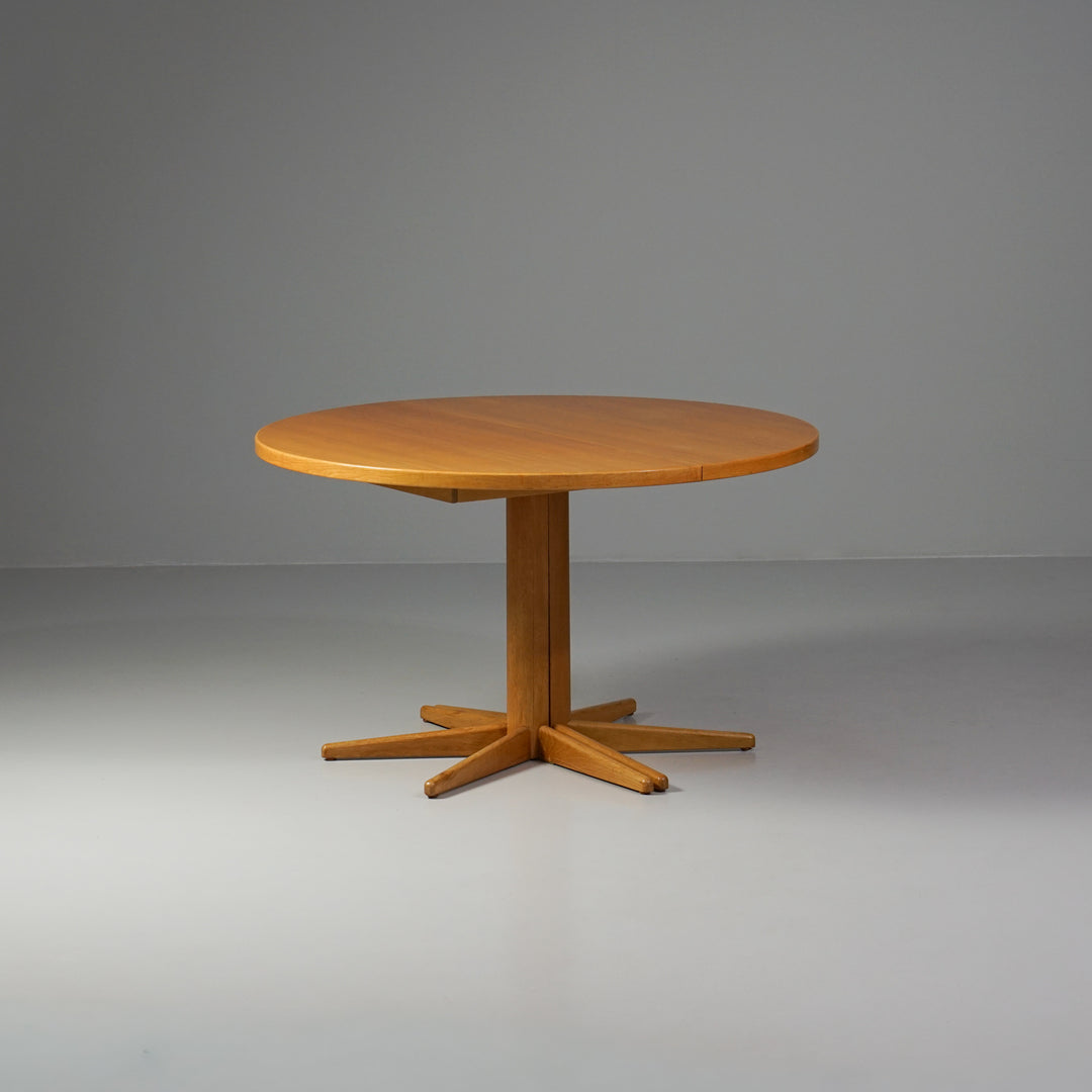 Model Rondo round extendable dining table, Olof Ottelin, Keravan Puusepäntehdas, 1960s