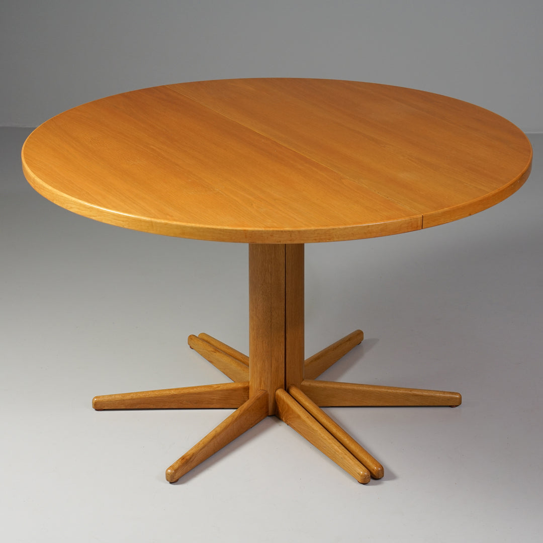 Model Rondo round extendable dining table, Olof Ottelin, Keravan Puusepäntehdas, 1960s