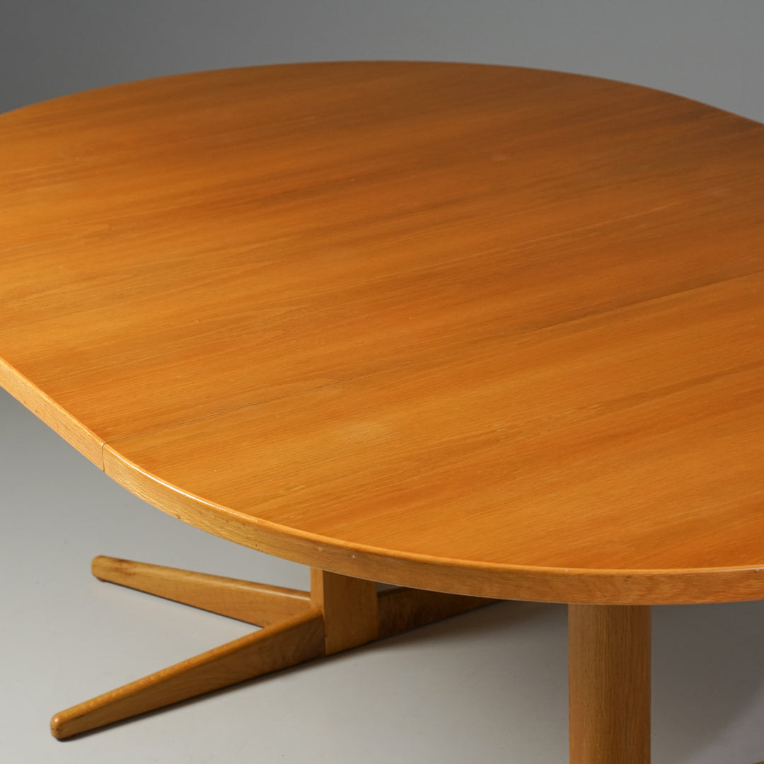 Model Rondo round extendable dining table, Olof Ottelin, Keravan Puusepäntehdas, 1960s